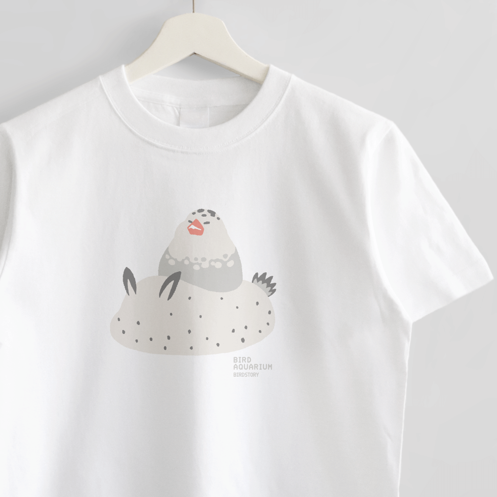 パイド文鳥とゴマフビロードウミウシ ウサギ Tシャツ