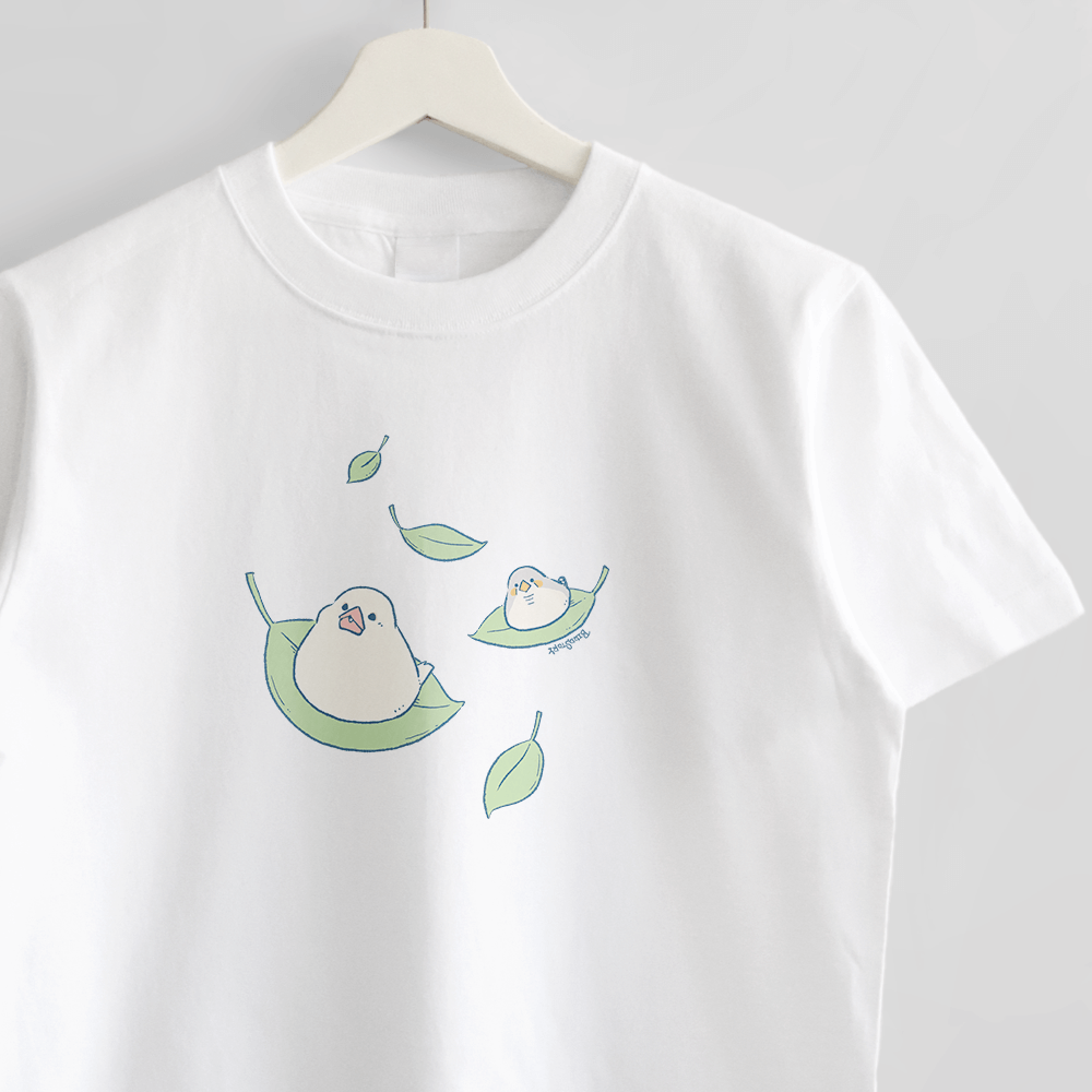白文鳥と錦華鳥のコトリーフ イラストTシャツ