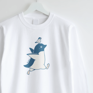 アデリーペンギンと桜文鳥のデザイン長袖Tシャツ