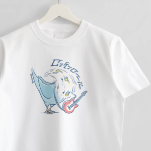 ロックンロールヘドバンギタリストのセキセイインコ イラストTシャツ