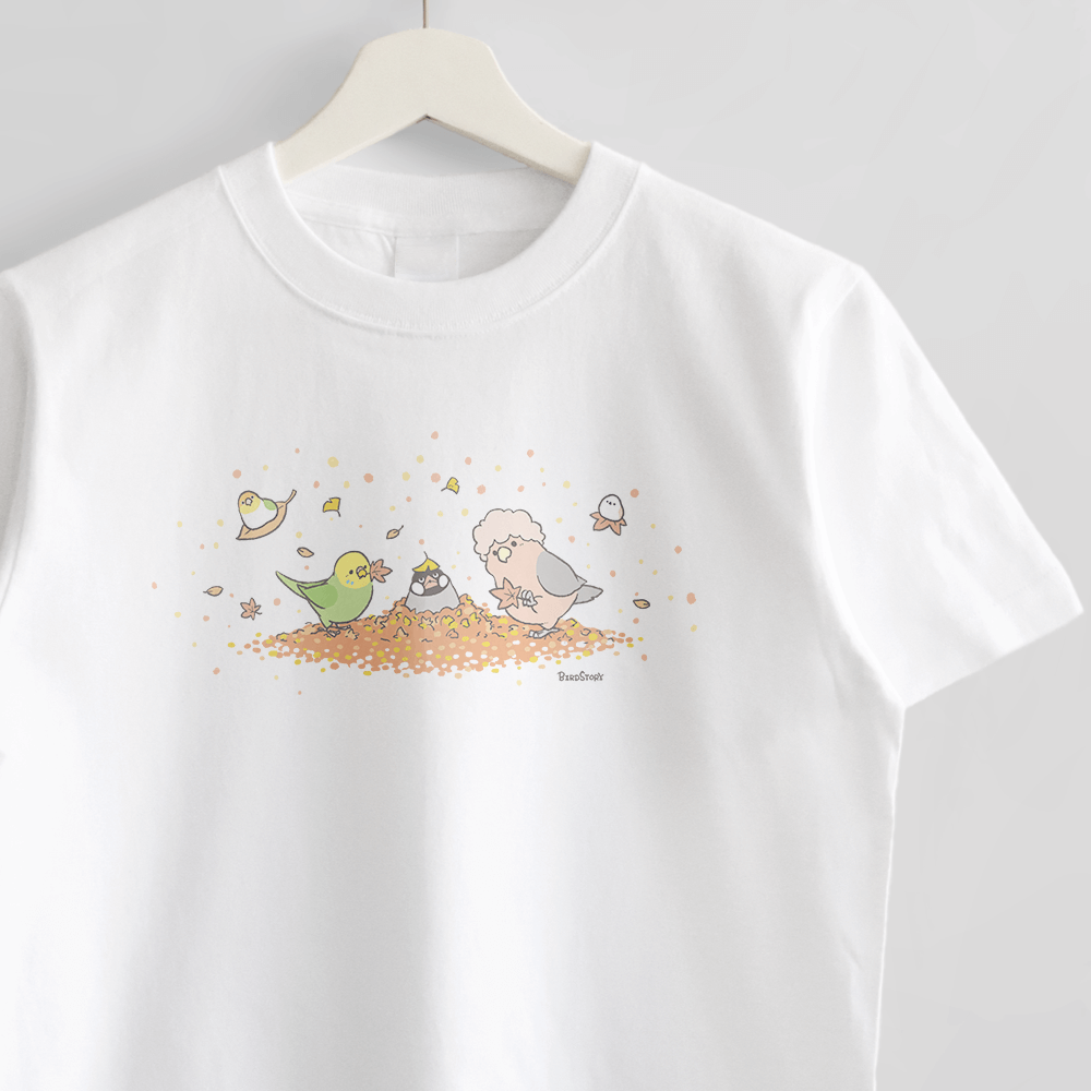 紅葉の季節 落ち葉と鳥さんイラストTシャツ