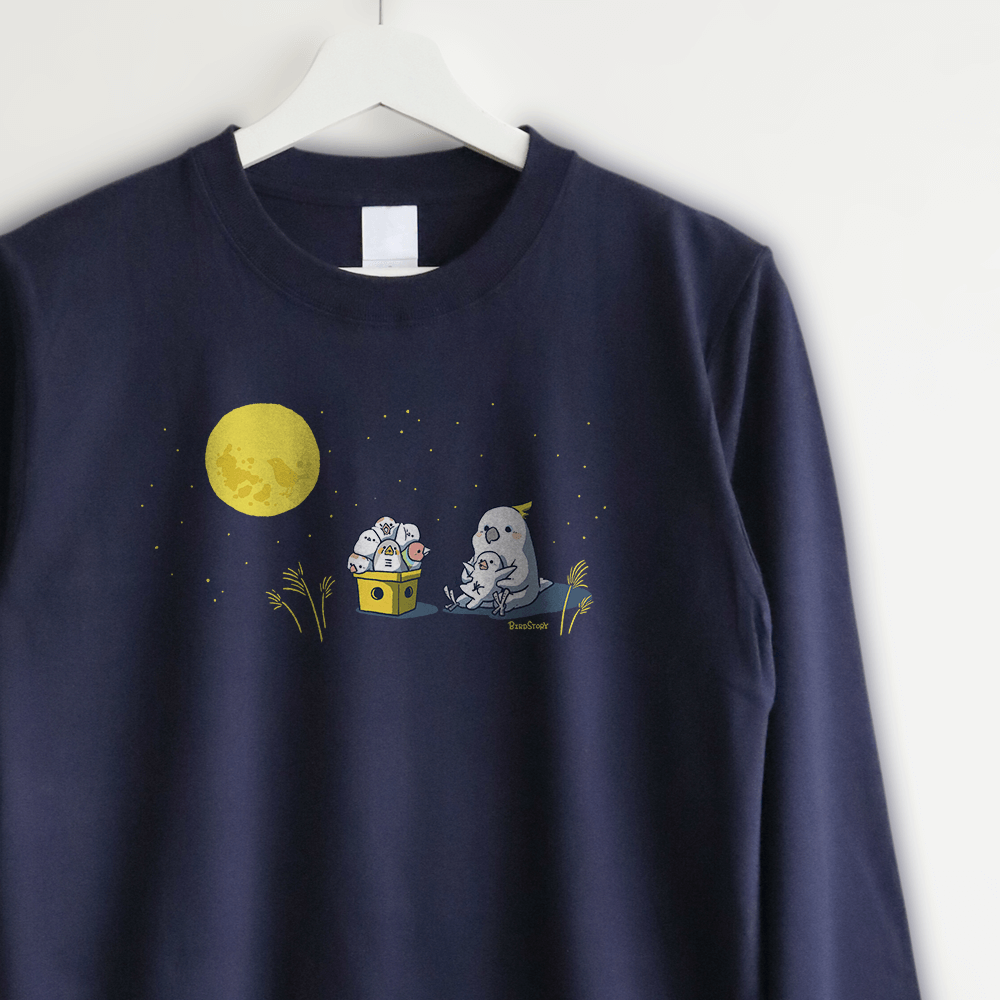 お月見をするタイハクオウムとジュウシマツ イラスト長袖Tシャツ