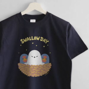 ネイビーTシャツ ツバメごっこ シマエナガとのスヤスヤタイム