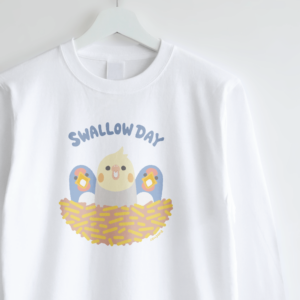 長袖Tシャツ ツバメの巣に入るオカメインコおなかすいたシーン