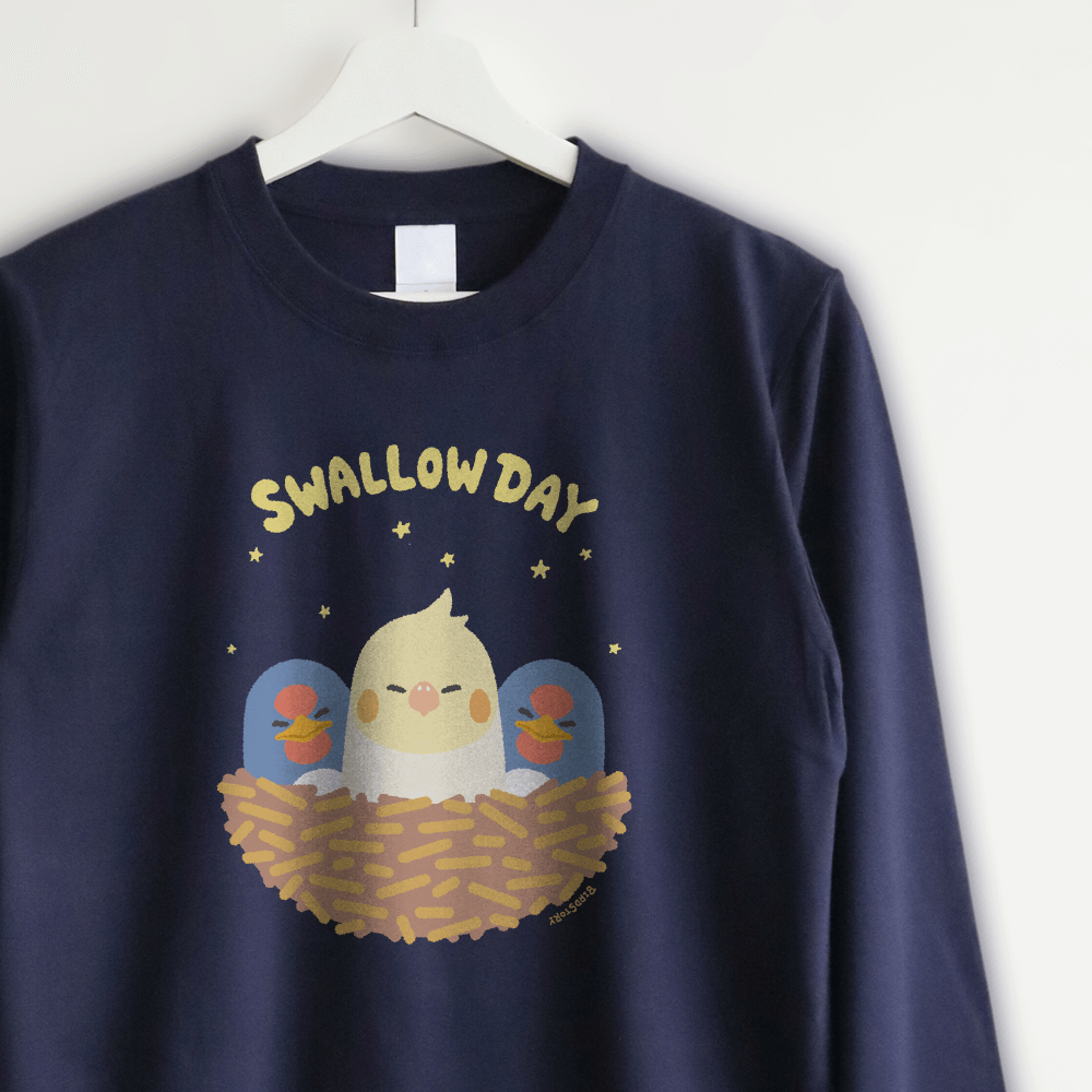 ネイビーロングTシャツ ツバメとオカメインコとのスヤスヤタイム