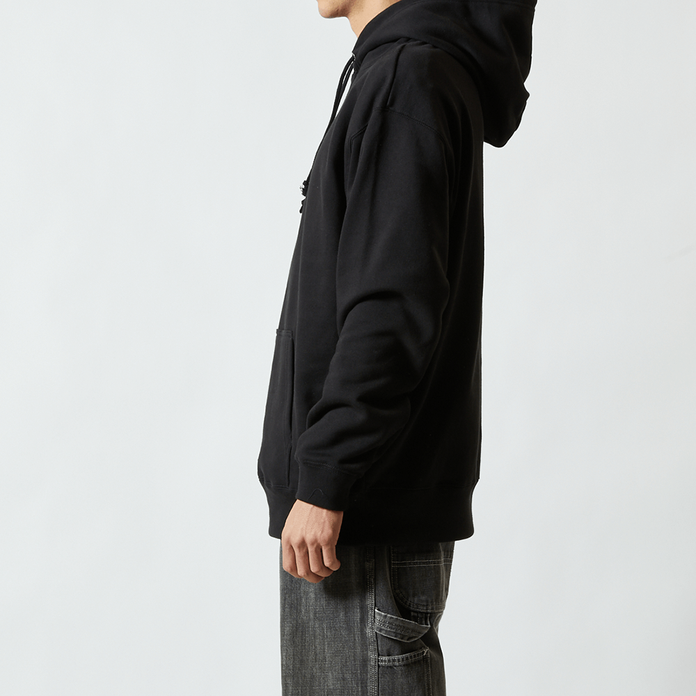 プルオーバー パーカー 男性モデル 182cm