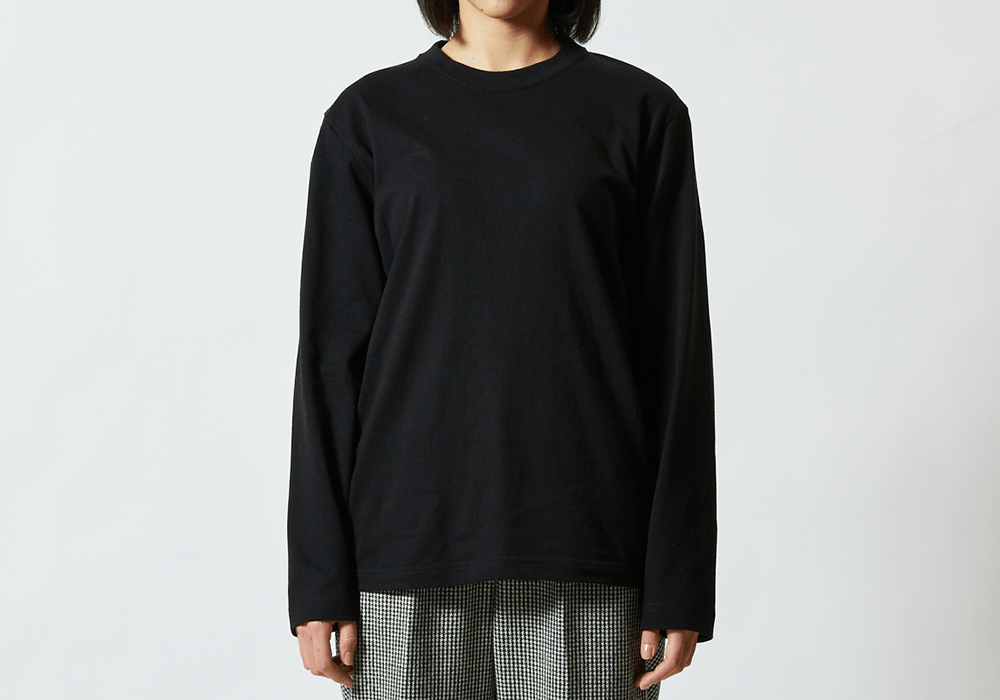 厚みのある長袖Tシャツ着用風景